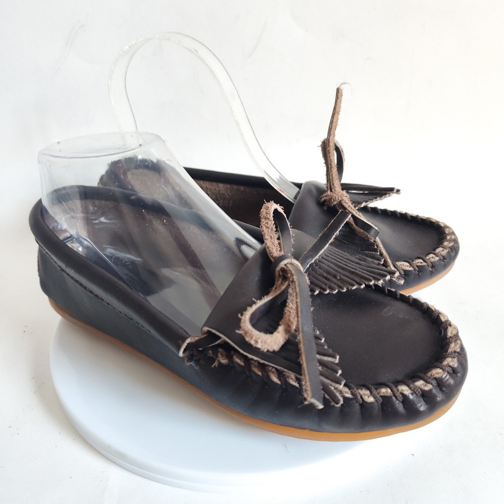 Minnetonka Moccasins Flats Size 6 Kilty Brown Smooth Leather Hard Bottom Boho